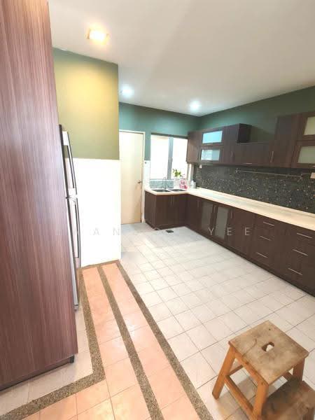2.5-storey Terraced House for Sale in Taman Bukit Serdang (Seri Kembangan) - Brandon Yee - Kitchen - PropertyGuru.com.my