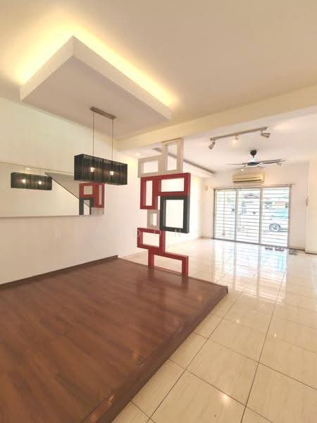 2.5-storey Terraced House for Sale in Taman Bukit Serdang (Seri Kembangan) - Brandon Yee - Living Room - PropertyGuru.com.my
