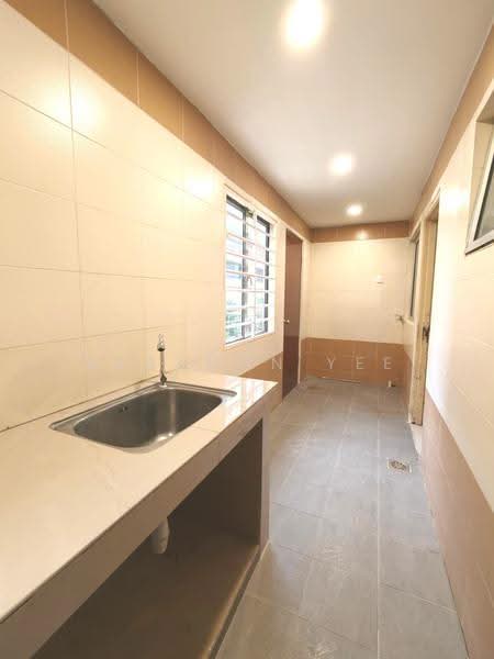 2.5-storey Terraced House for Sale in Taman Bukit Serdang (Seri Kembangan) - Brandon Yee - Kitchen - PropertyGuru.com.my