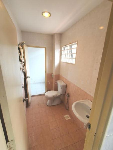 2.5-storey Terraced House for Sale in Taman Bukit Serdang (Seri Kembangan) - Brandon Yee - Bathroom - PropertyGuru.com.my