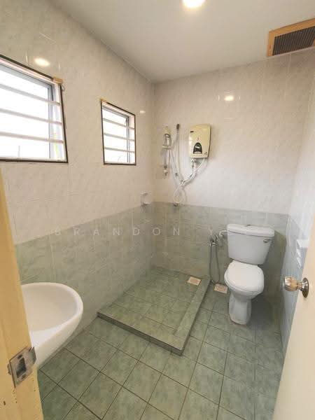 2.5-storey Terraced House for Sale in Taman Bukit Serdang (Seri Kembangan) - Brandon Yee - Bathroom - PropertyGuru.com.my