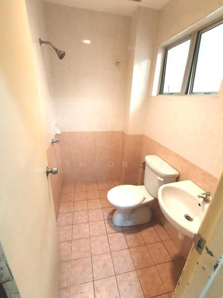 2.5-storey Terraced House for Sale in Taman Bukit Serdang (Seri Kembangan) - Brandon Yee - Bathroom - PropertyGuru.com.my