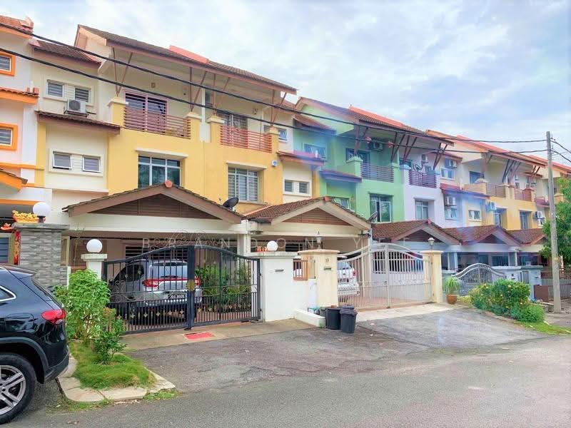 2.5-storey Terraced House for Sale in Taman Bukit Serdang (Seri Kembangan) - Brandon Yee - Exterior - PropertyGuru.com.my