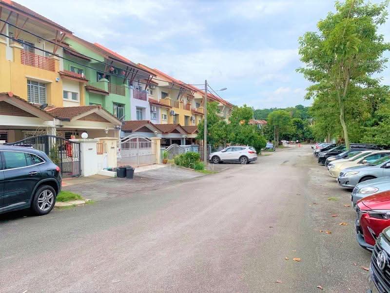 2.5-storey Terraced House for Sale in Taman Bukit Serdang (Seri Kembangan) - Brandon Yee - Exterior - PropertyGuru.com.my