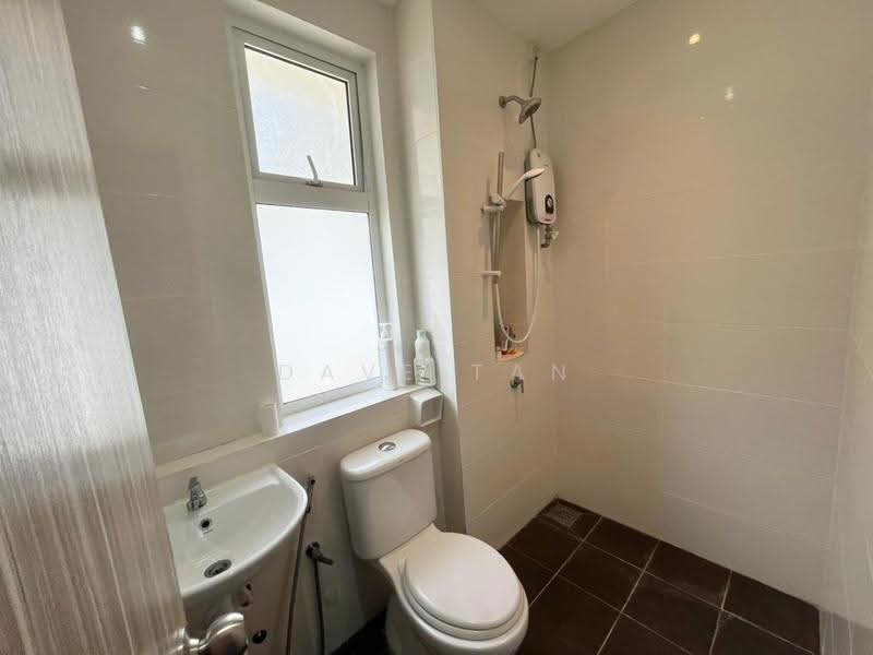 3.5-storey Terraced House for Sale in Rawang (Selangor) - Dave Tan - Bathroom - PropertyGuru.com.my