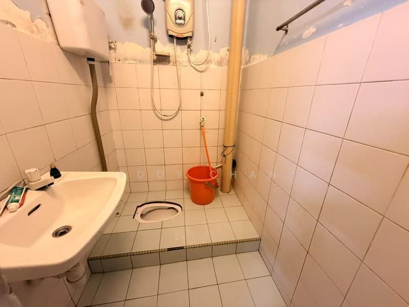 1-storey Terraced House for Sale in Taman Universiti (Skudai) - Eddy Chan - Bathroom - PropertyGuru.com.my