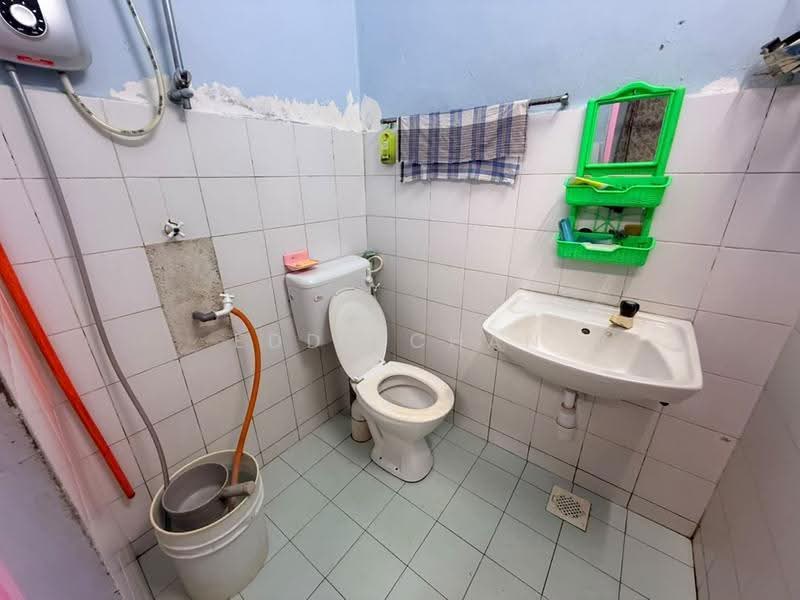1-storey Terraced House for Sale in Taman Universiti (Skudai) - Eddy Chan - Bathroom - PropertyGuru.com.my