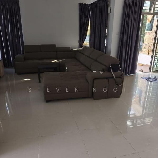 Cluster House for Rent in Taman Gaya (Ulu Tiram) - Steven Ngoi - Living Room - PropertyGuru.com.my