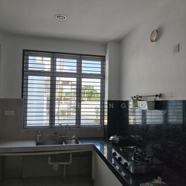 Cluster House for Rent in Taman Gaya (Ulu Tiram) - Steven Ngoi - Kitchen - PropertyGuru.com.my