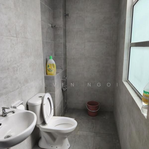 Cluster House for Rent in Taman Gaya (Ulu Tiram) - Steven Ngoi - Bathroom - PropertyGuru.com.my