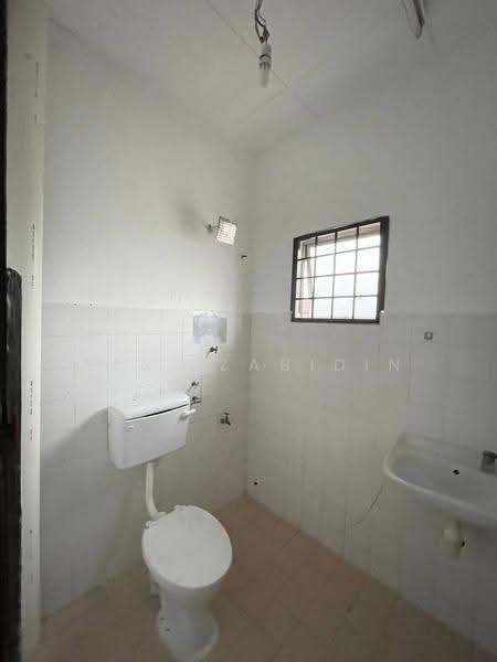 Rumah Teres untuk Dijual di Taman Banting Baru (Banting) - Azri Zabidin - Bathroom - PropertyGuru.com.my