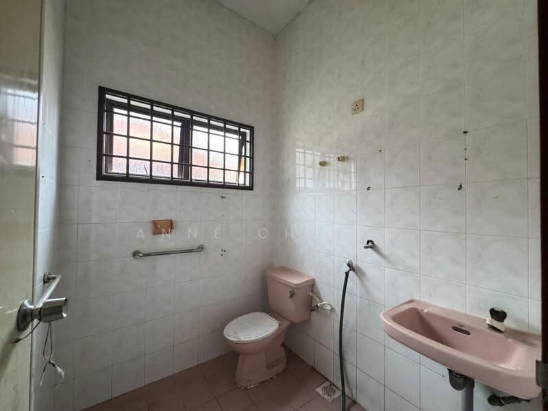 Bungalow House for Rent in Taman Istimewa (Tebrau) - Anne Chiang - Bathroom - PropertyGuru.com.my