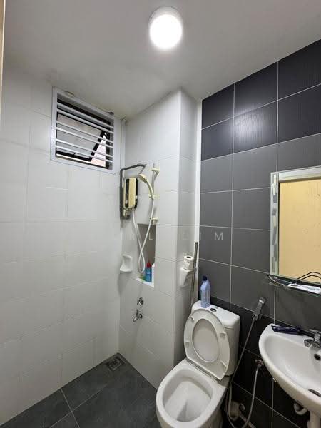 Rumah Teres 2-Tingkat untuk Dijual di Bandar Dato Onn (Tebrau) - Karl Lim - Bathroom - PropertyGuru.com.my