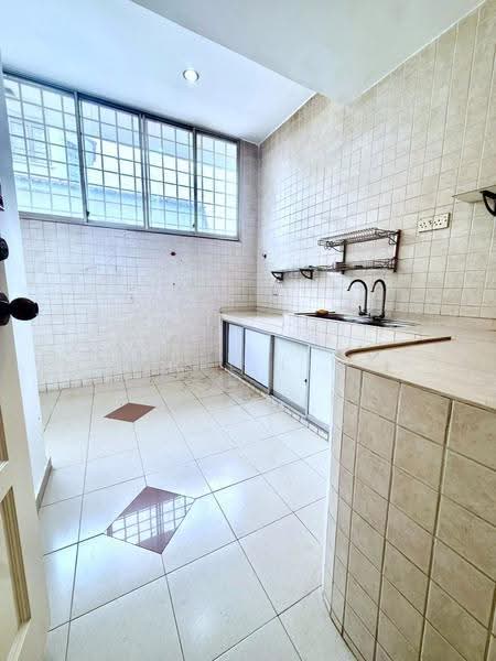 2-storey Terraced House for Sale in Taman Desa Cemerlang (Ulu Tiram) - Karl Lim - Kitchen - PropertyGuru.com.my