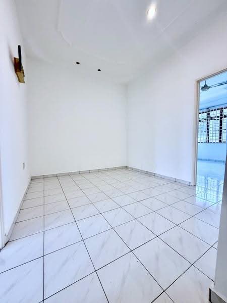 2-storey Terraced House for Sale in Taman Desa Cemerlang (Ulu Tiram) - Karl Lim - Interior - PropertyGuru.com.my