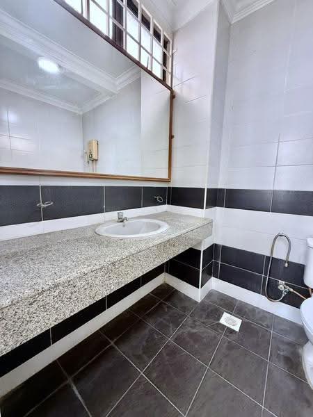 2-storey Terraced House for Sale in Taman Desa Cemerlang (Ulu Tiram) - Karl Lim - Bathroom - PropertyGuru.com.my