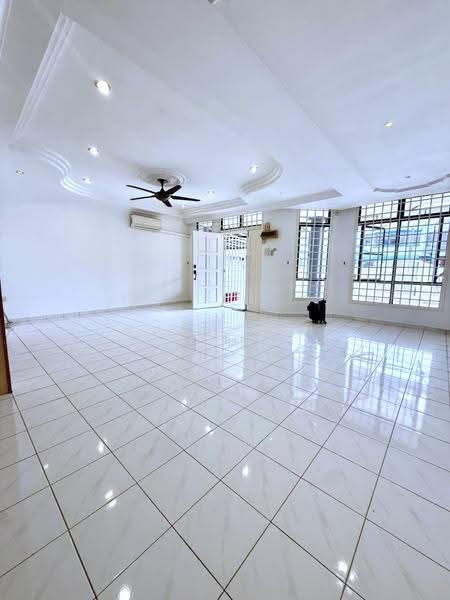 2-storey Terraced House for Sale in Taman Desa Cemerlang (Ulu Tiram) - Karl Lim - Living Room - PropertyGuru.com.my