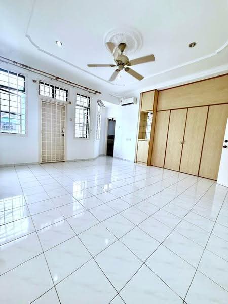 2-storey Terraced House for Sale in Taman Desa Cemerlang (Ulu Tiram) - Karl Lim - Living Room - PropertyGuru.com.my