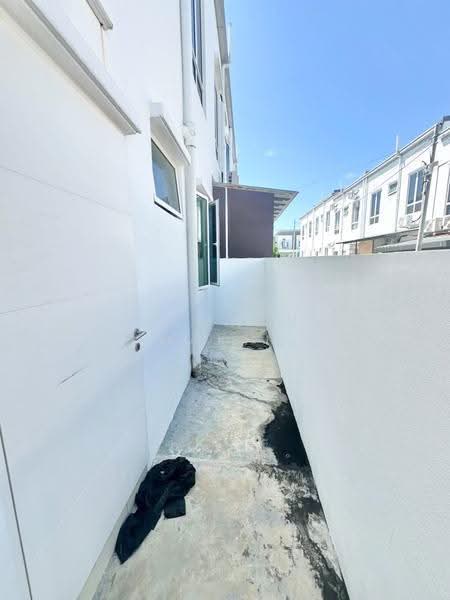 2-storey Terraced House for Sale in Taman Nusari Bayu (Bandar Sri Sendayan) - Luqmanul Hakim - Exterior - PropertyGuru.com.my