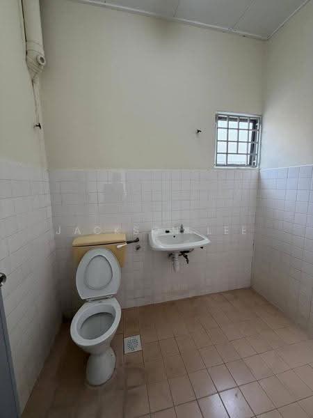 Rumah Teres 2-Tingkat untuk Disewa di Taman Sri Bintang (Kepong) - Jackson Lee - Bathroom - PropertyGuru.com.my