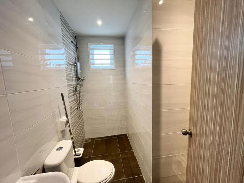 Rumah Teres 3.5-Tingkat untuk Dijual di New Green Park (Rawang) - Tom Yip - Bathroom - PropertyGuru.com.my