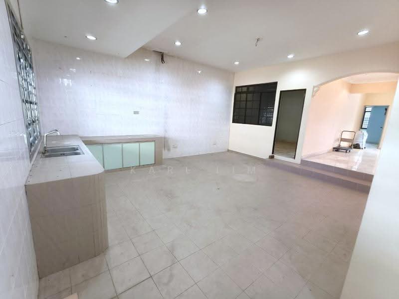 Semi-Detached House for Sale in Taman Skudai Baru (Skudai) - Karl Lim - Kitchen - PropertyGuru.com.my