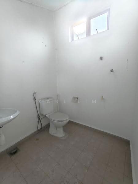 Semi-Detached House for Sale in Taman Skudai Baru (Skudai) - Karl Lim - Bathroom - PropertyGuru.com.my