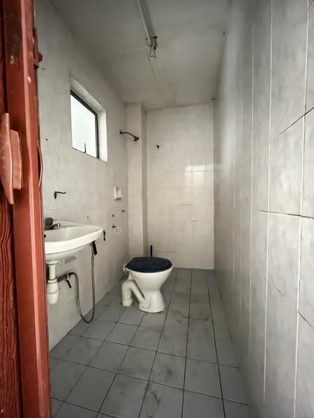 2.5-storey Terraced House for Sale in Bandar Country Homes (Rawang) - Tom Yip - Bathroom - PropertyGuru.com.my