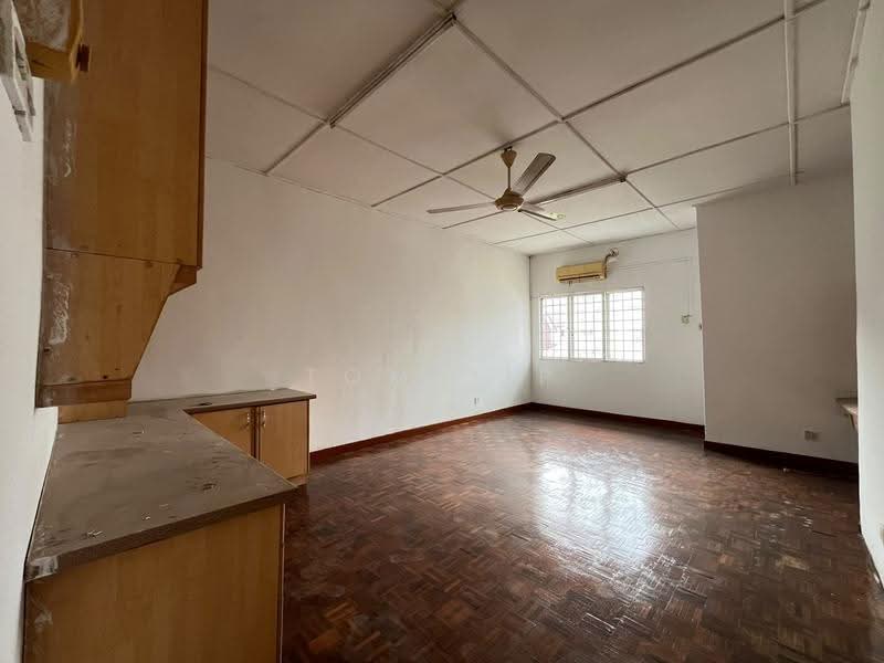 2.5-storey Terraced House for Sale in Bandar Country Homes (Rawang) - Tom Yip - Living Room - PropertyGuru.com.my