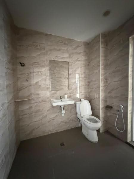 Rumah Berkembar untuk Disewa di Jalan Wee Hein Tze (Tanjung Bungah) - Jocellynn Lee - Bathroom - PropertyGuru.com.my
