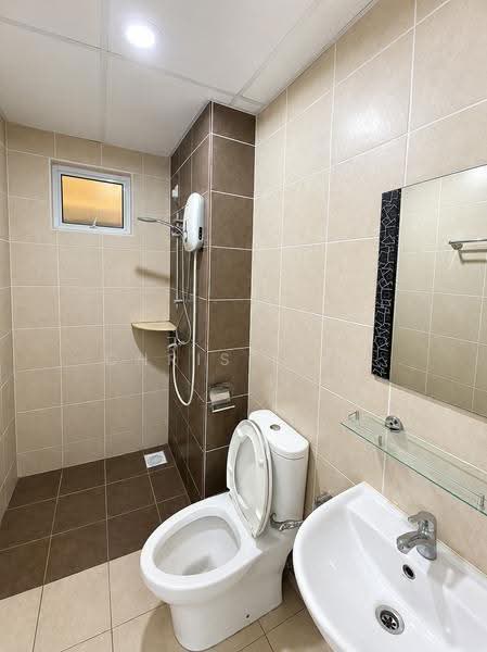 Kediaman Servis untuk Dijual di Pangsapuri Tanah Emas (Golden Sands) - Chris Liew - Bathroom - PropertyGuru.com.my