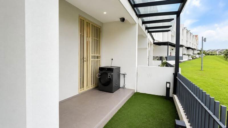 3-storey Terraced House for Sale in Tamansari (Rawang) - Alice Low - Exterior - PropertyGuru.com.my