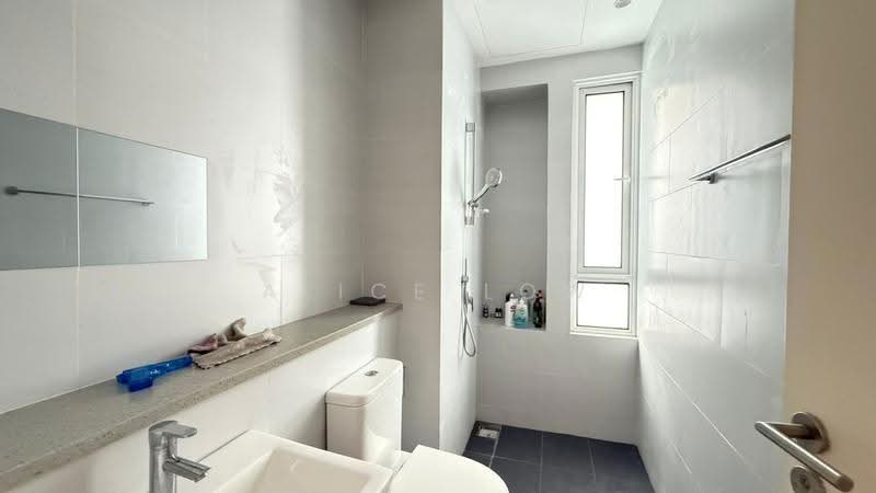 3-storey Terraced House for Sale in Tamansari (Rawang) - Alice Low - Bathroom - PropertyGuru.com.my