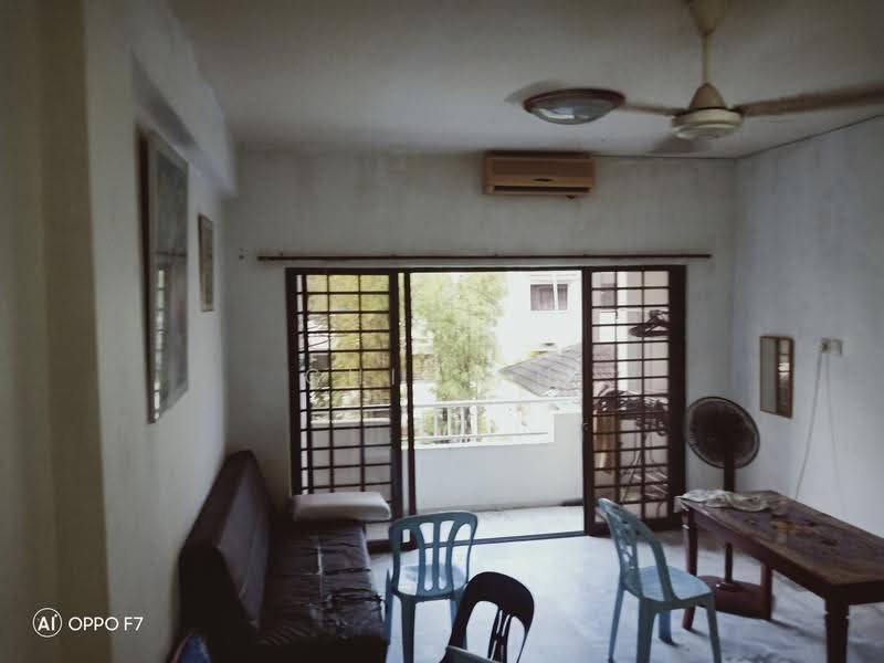 Pangsapuri untuk Dijual di Kenanga (Park View Court) - CHIN FN - Living Room - PropertyGuru.com.my