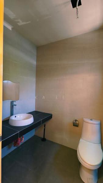 2-storey Terraced House for Sale in Bandar Seri Coalfields (Sungai Buloh) - Ka Ee - Bathroom - PropertyGuru.com.my
