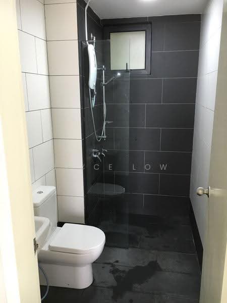 Kediaman Servis untuk Dijual di Univ 360 Place - Joyce Low - Bathroom - PropertyGuru.com.my