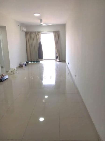 Kediaman Servis untuk Dijual di Univ 360 Place - Joyce Low - Living Room - PropertyGuru.com.my