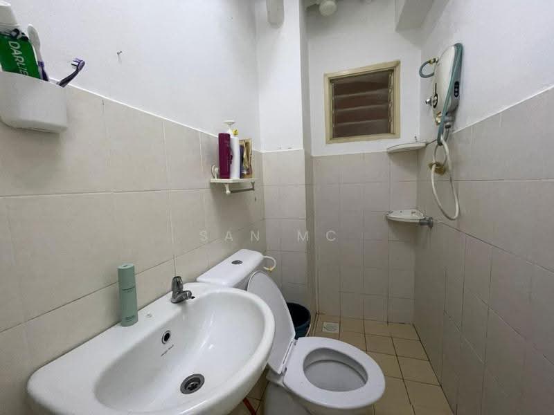 Pangsapuri untuk Disewa di Sri Dahlia - San MC - Bathroom - PropertyGuru.com.my