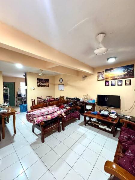 Rumah Teres 2-Tingkat untuk Dijual di Taman Sri Watan (Ampang) - Azli Ibrahim - Living Room - PropertyGuru.com.my