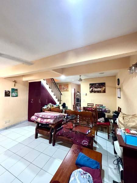 Rumah Teres 2-Tingkat untuk Dijual di Taman Sri Watan (Ampang) - Azli Ibrahim - Living Room - PropertyGuru.com.my