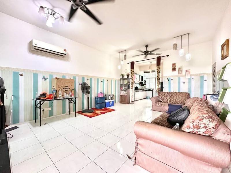 Rumah Teres 2-Tingkat untuk Dijual di Bandar Bukit Raja (Klang) - Luqmanul Hakim - Living Room - PropertyGuru.com.my