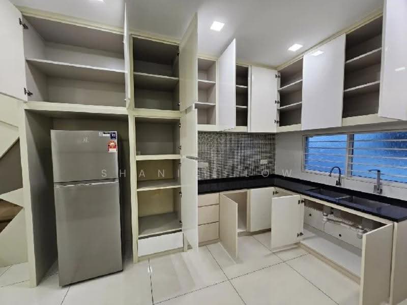 2-storey Terraced House for Sale in Taman Putra Impiana (Puchong) - Shanice Low - Kitchen - PropertyGuru.com.my