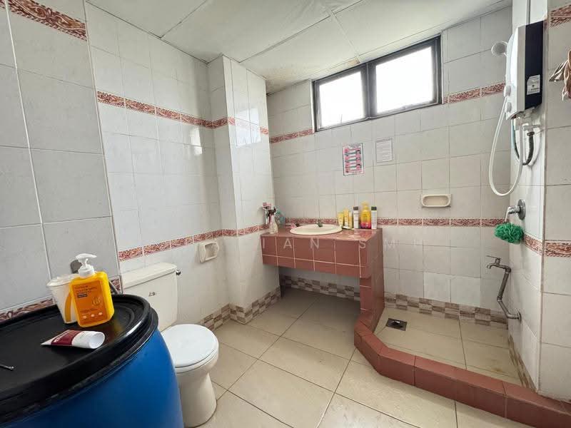 Condominium for Sale at Gurney Heights - Norafian SMH - Bathroom - PropertyGuru.com.my