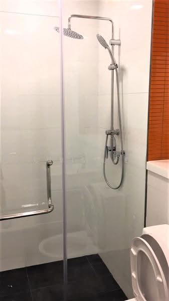 Kediaman Servis untuk Disewa di Arcoris SOHO - Chris Lee - Bathroom - PropertyGuru.com.my