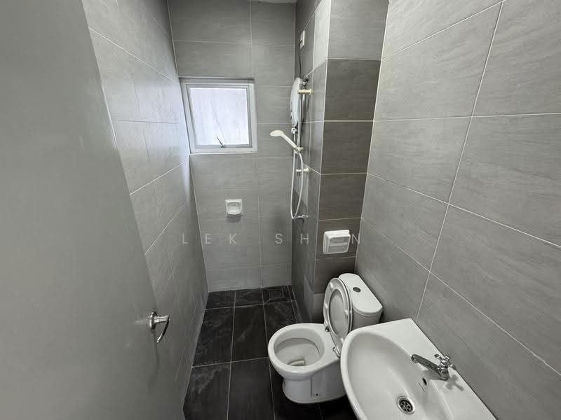 Kondominium untuk Disewa di Zeta Deskye (Alam Saujana) - Lek Shen - Bathroom - PropertyGuru.com.my