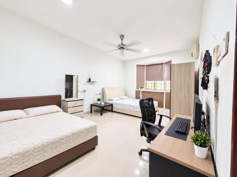 2-storey Terraced House for Sale in Taman Molek (Johor Bahru) - Yik Tat - Bedroom - PropertyGuru.com.my