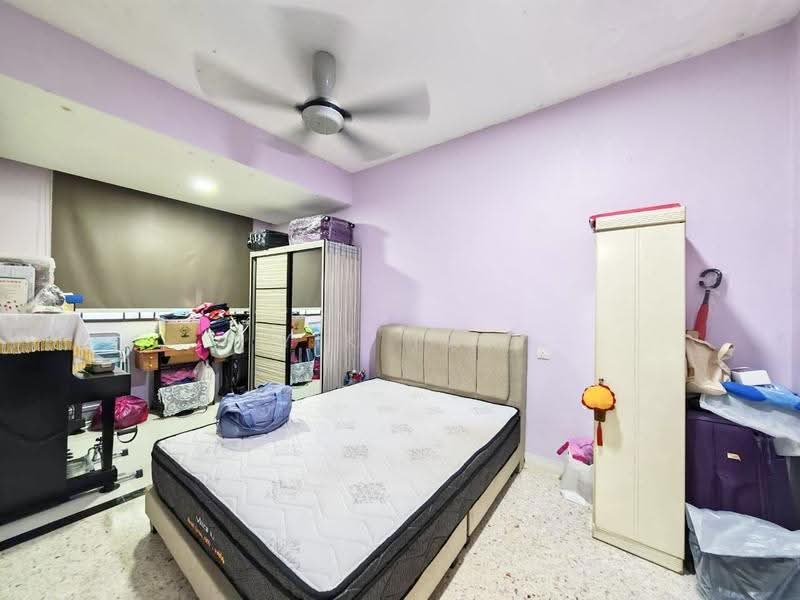 2-storey Terraced House for Sale in Taman Molek (Johor Bahru) - Yik Tat - Bedroom - PropertyGuru.com.my