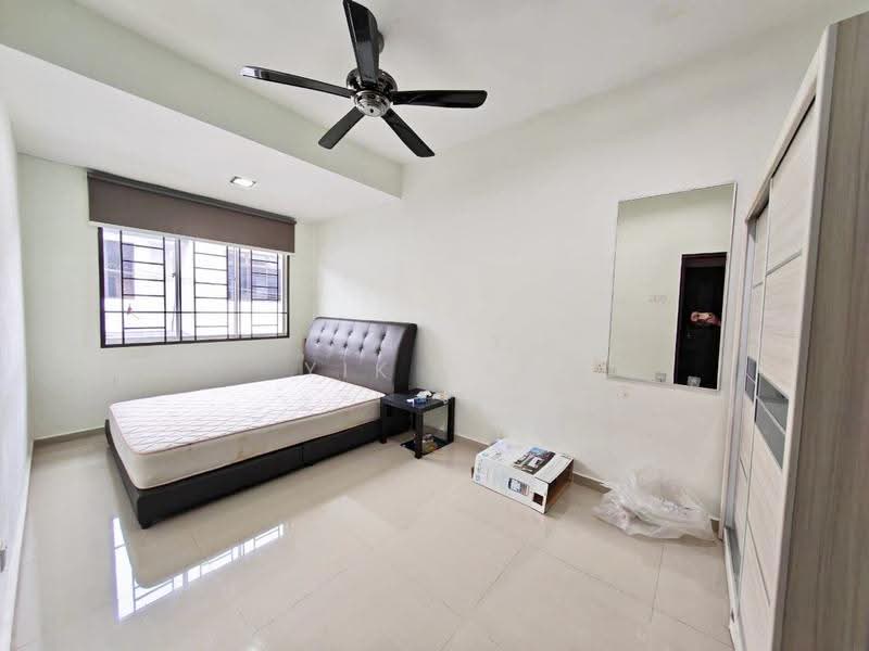 2-storey Terraced House for Sale in Taman Molek (Johor Bahru) - Yik Tat - Bedroom - PropertyGuru.com.my