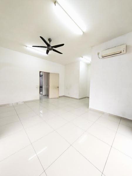 Rumah Kluster untuk Dijual di Bukit Indah (Iskandar Puteri (Nusajaya)) - Yik Tat - Living Room - PropertyGuru.com.my