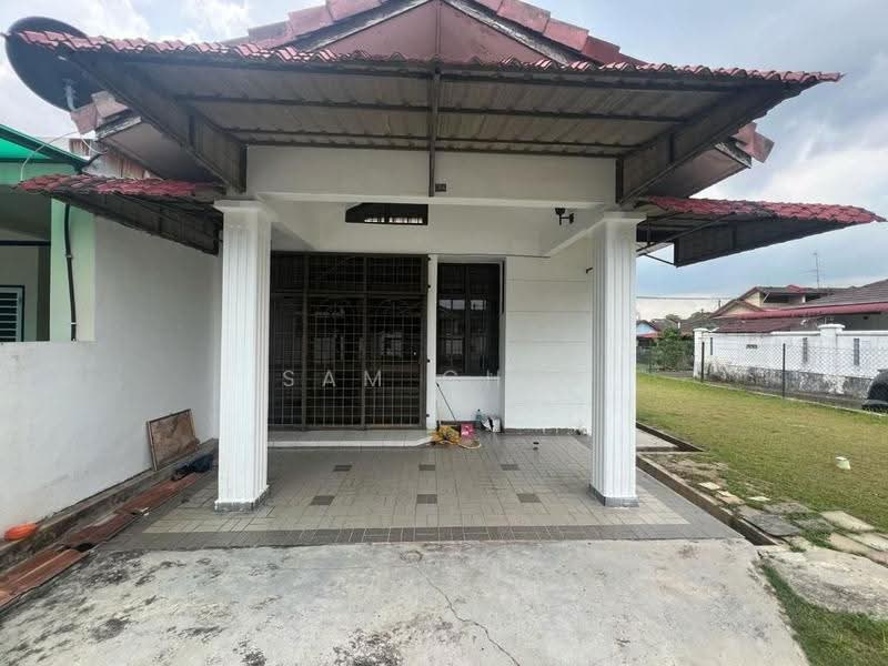 Rumah Teres 1.5-Tingkat untuk Dijual di Taman Molek (Johor Bahru) - Sam Chai - Exterior - PropertyGuru.com.my